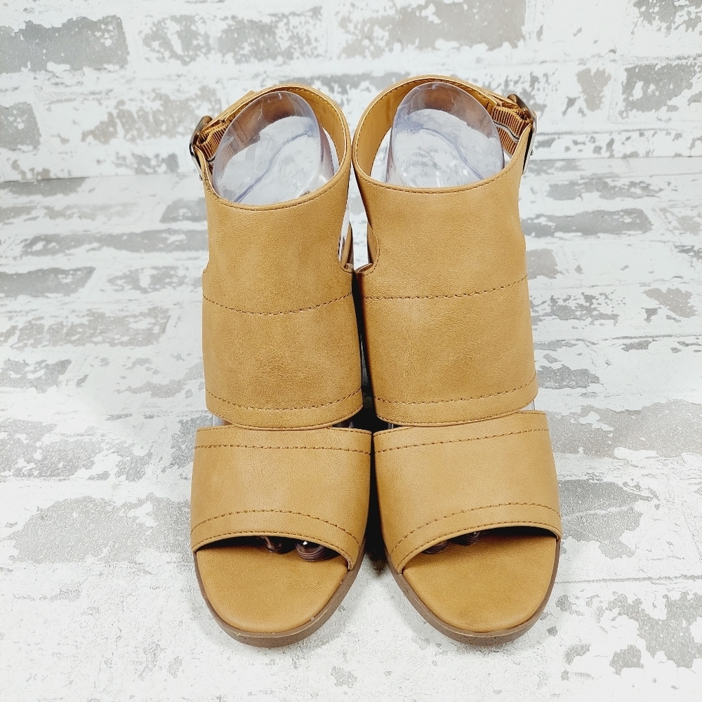 NEW DV Dolce Vita Brista Tan Cream Leather Block Heel Sandals M649 - Picture 3 of 13